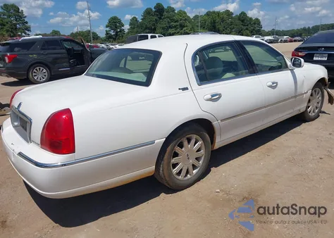 2010 Lincoln Town Car из США, поврежденный, VIN 2LNBL8CVXAX751966